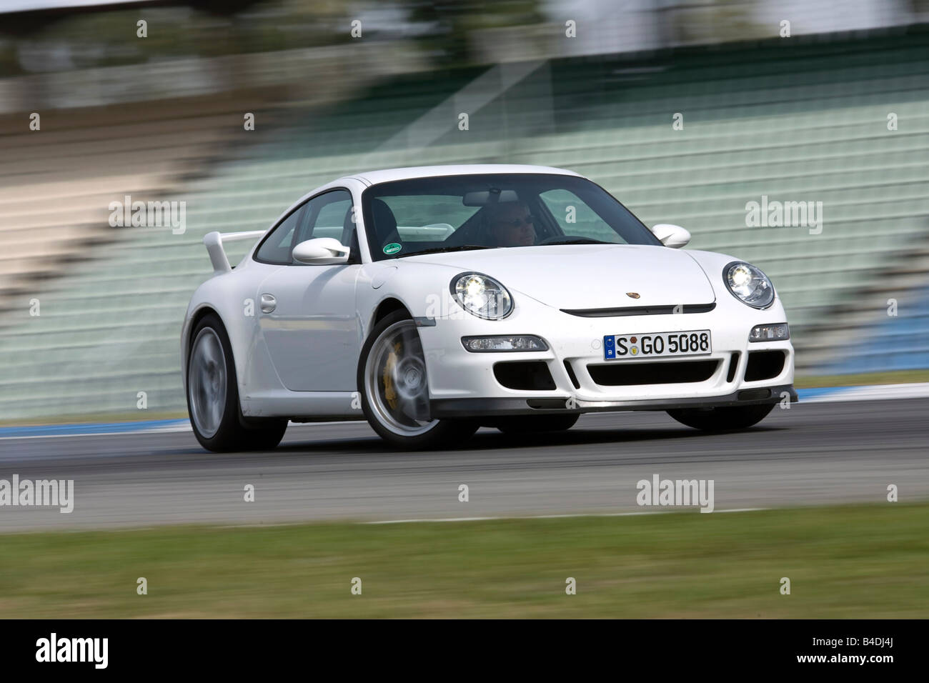 Porsche 911 GT3, l'année de modèle 2006-, blanc, la conduite, la diagonale de l'avant, vue frontale, test track Banque D'Images