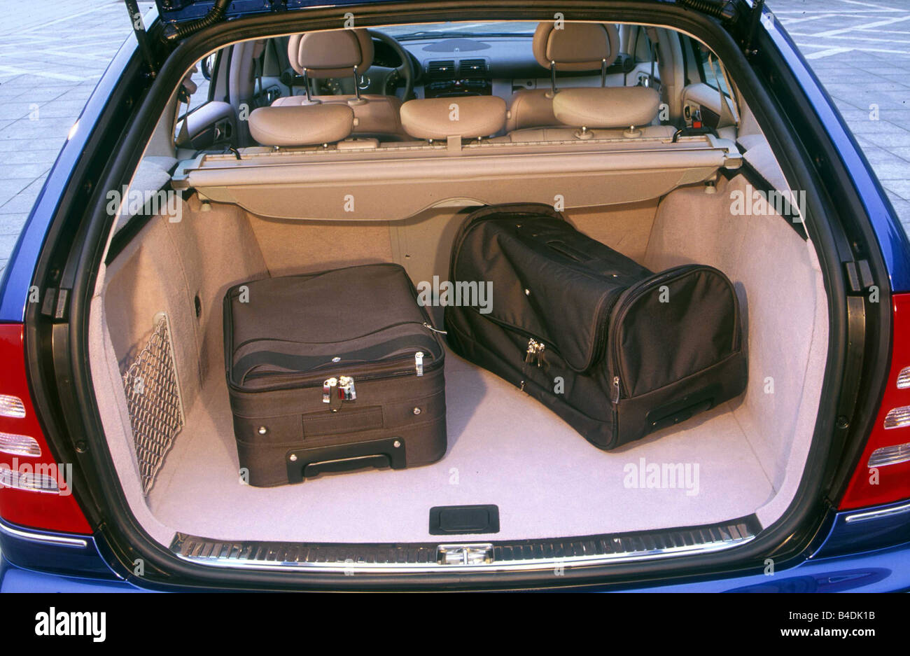 Voiture, Mercedes C 270 CDI berline, classe moyenne, bleu, l'année de modèle 2001, d'une vue dans le sabot, la technique/accessoire, accessoires Banque D'Images
