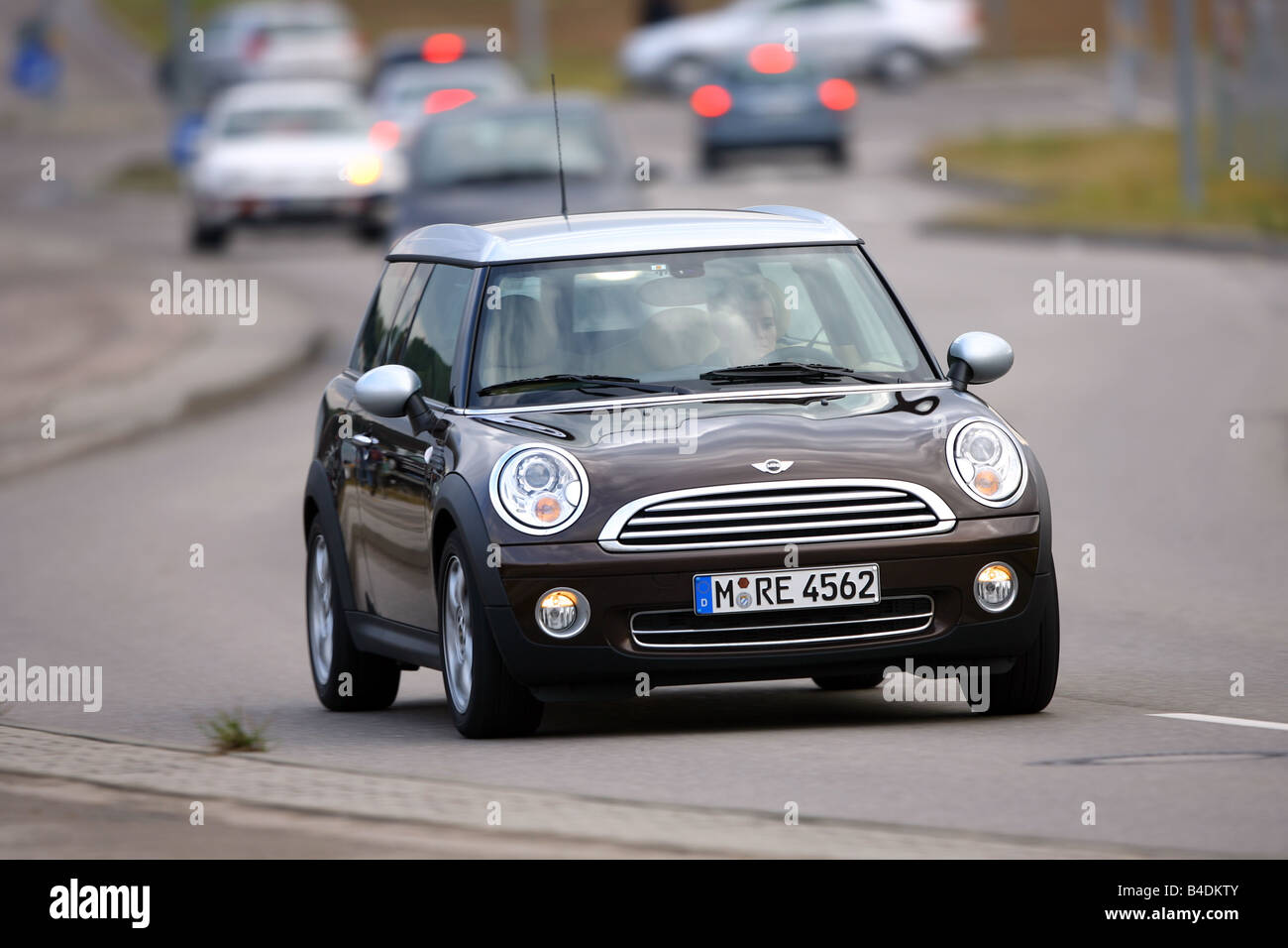 Mini Cooper Clubman, brown, l'année de modèle 2007-, la conduite, la diagonale de l'avant, vue frontale, Ville Banque D'Images