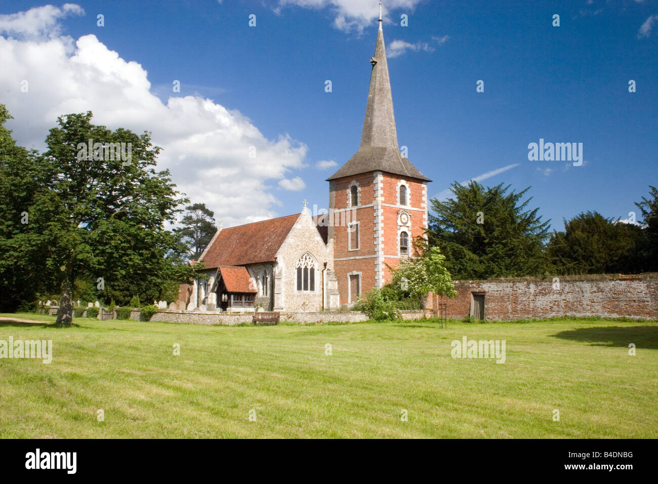 All Saints Church sur la place du village, Terling, Essex Banque D'Images