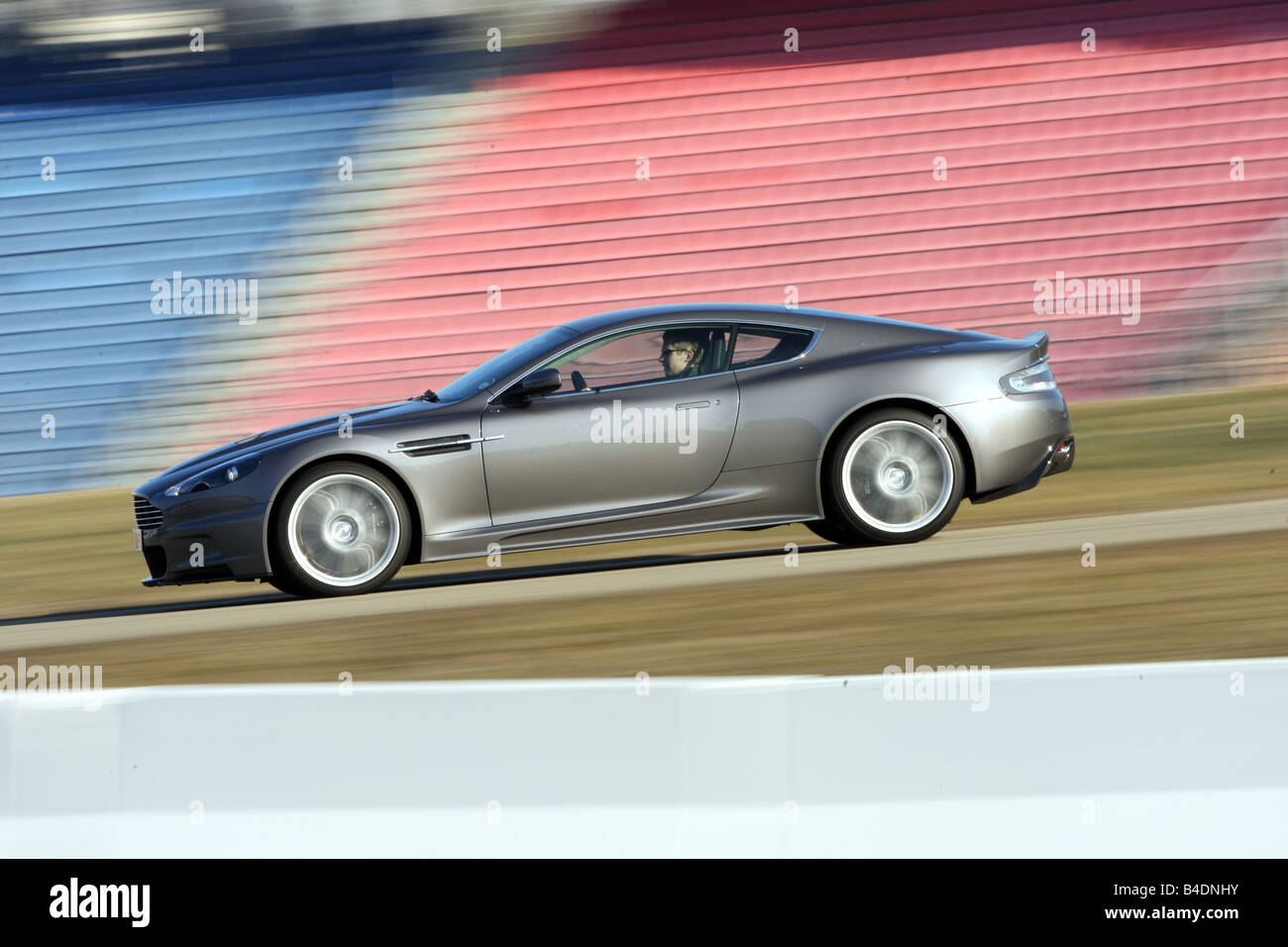 Aston Martin DBS, l'année de modèle 2008-, l'anthracite, la conduite, la vue latérale, test track Banque D'Images