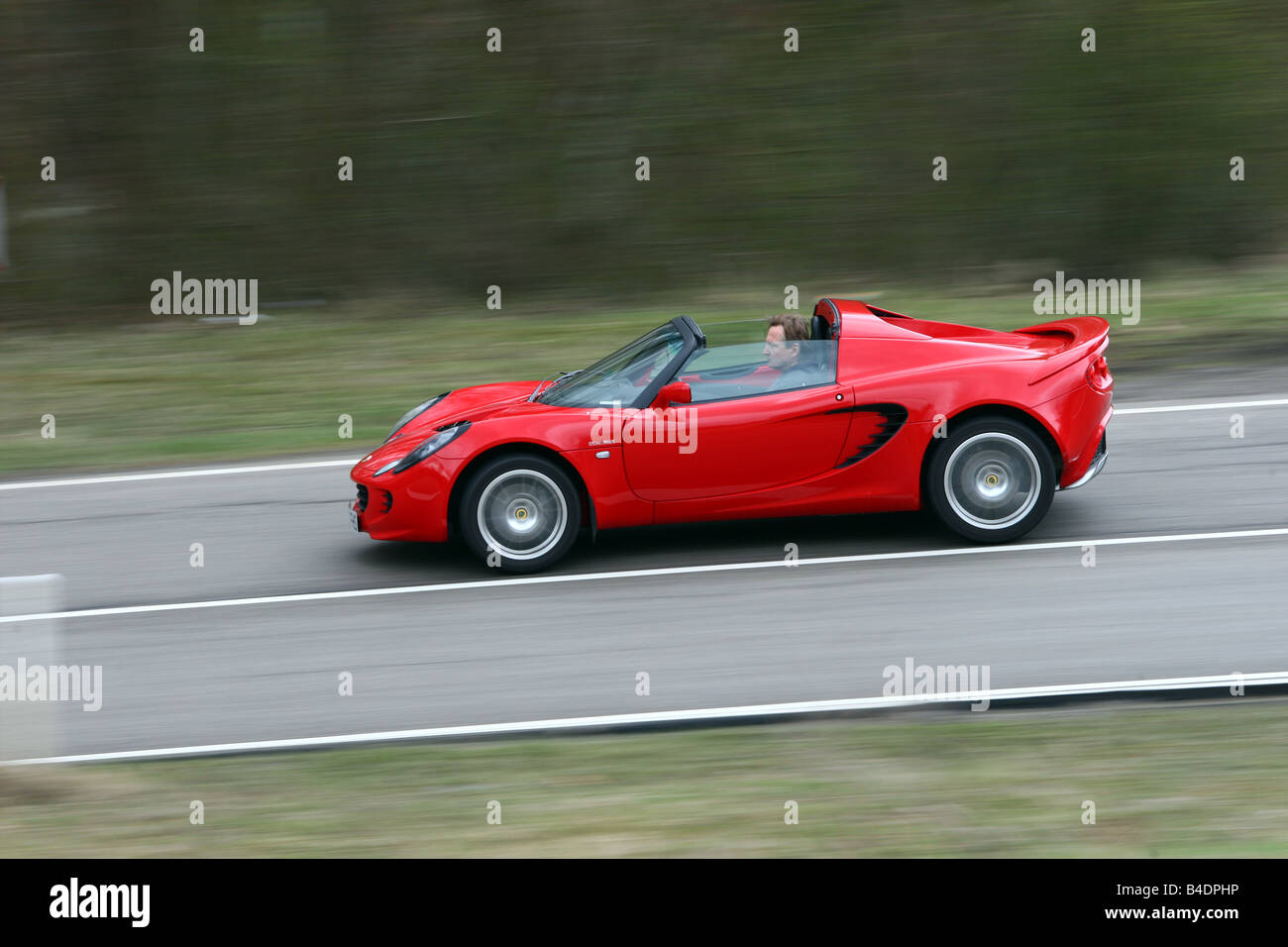 Lotus Elise SC, l'année de modèle 2008-, rouge, conduite, side view, country road, open top Banque D'Images