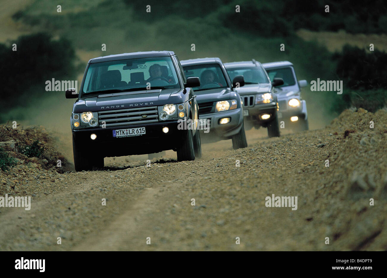 Voiture, véhicule cross-country, groupe photo, Land Rover Range Rover,  l'année de modèle 2002-, Jeep Grand Cherokee , Année de construction Photo  Stock - Alamy