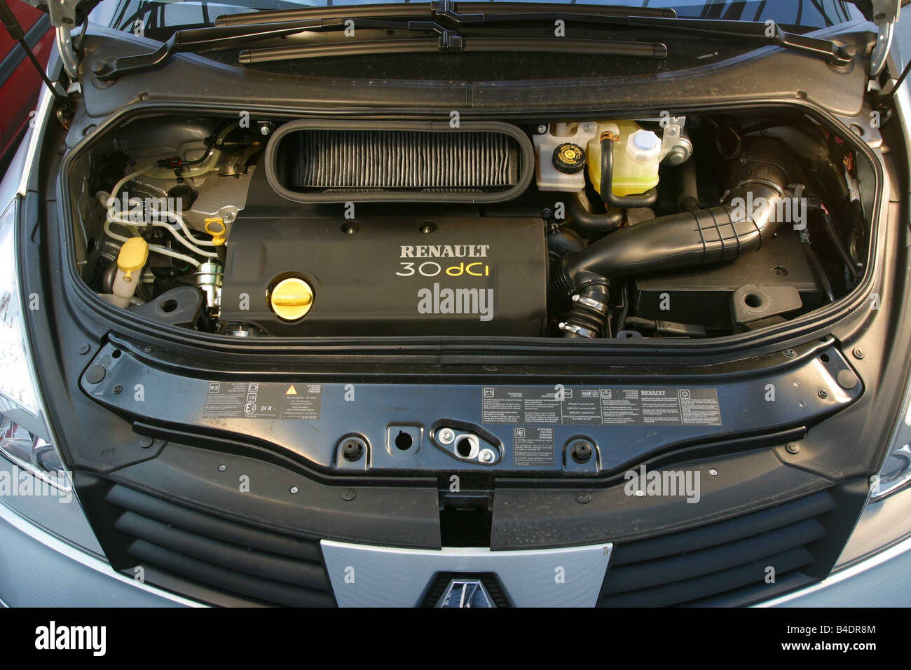 Voiture, Renault Grand Espace, Van, l'année de modèle 2002, d'argent, vue  dans le compartiment moteur, moteur, la technique/accessoire, accessoires  Photo Stock - Alamy