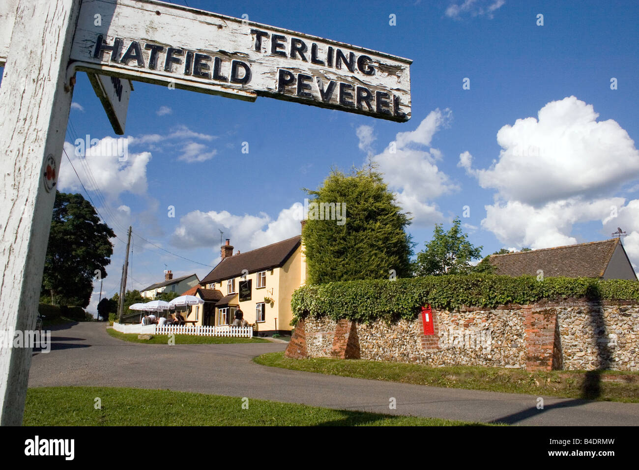 Et la place d'orientation village pub Boussole Fairstead Angleterre Essex Banque D'Images