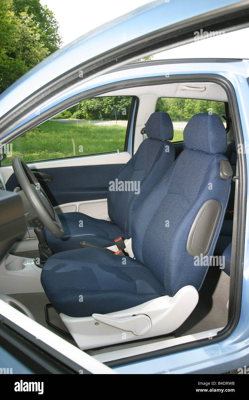 Voiture, Fiat Punto, petite env., Limousine, l'année de modèle 2003,  d'argent, vue de l'intérieur, vue de l'intérieur, sièges, siège du  conducteur , techni Photo Stock - Alamy