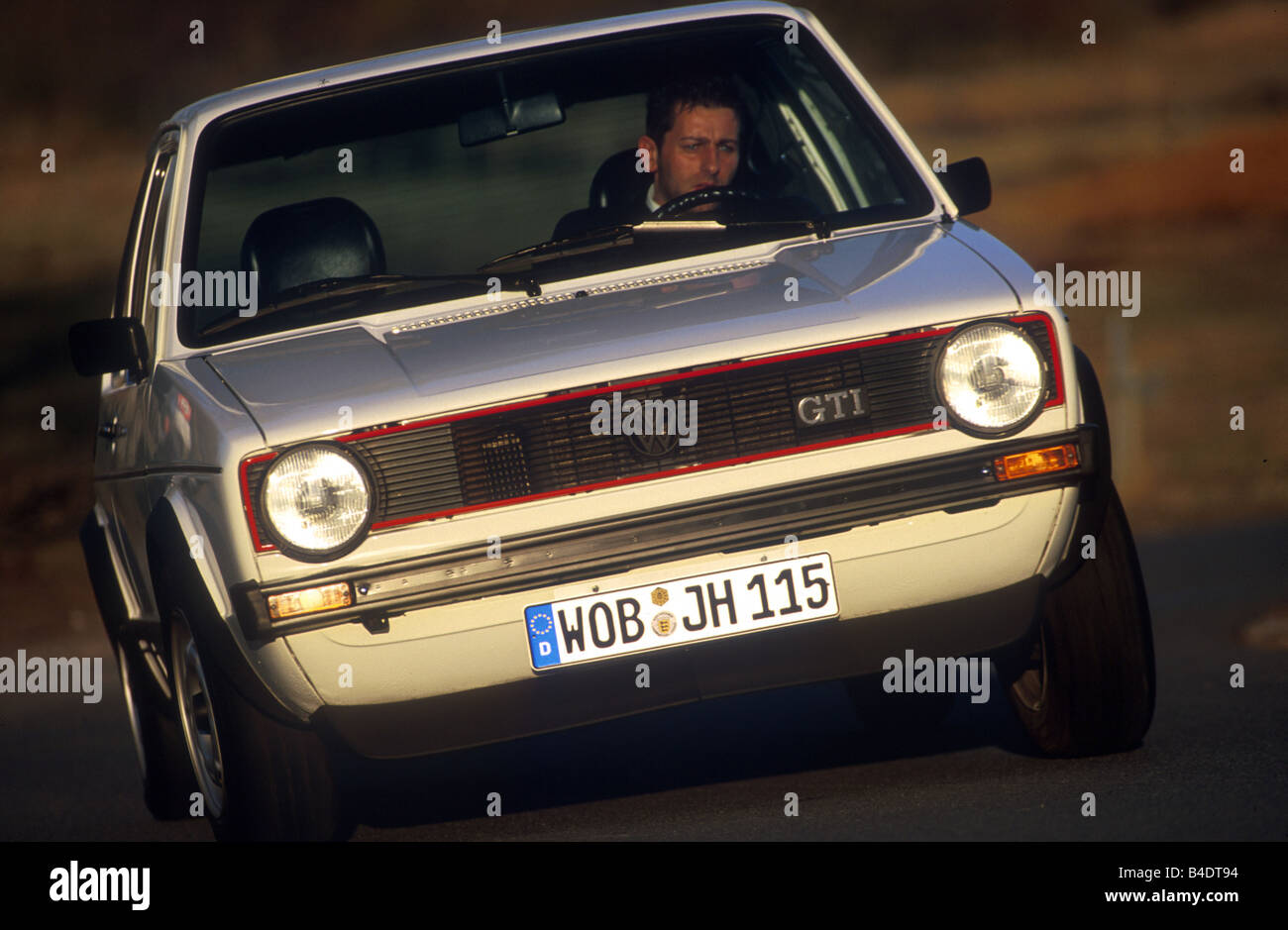 Voiture, VW Volkswagen Golf GTI MK1, blanc, l'année de modèle 1977, les années 70, la Limousine, la conduite, la diagonale de l'avant, vue frontale, cou Banque D'Images