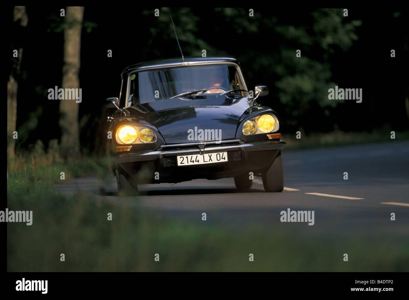 Voiture, Citroen DS 21, Limousine, l'année de modèle 1965-1969, Vintage env., 60, noir, courbe de lumière, d'une suspension pneumatique, hydraulique Banque D'Images