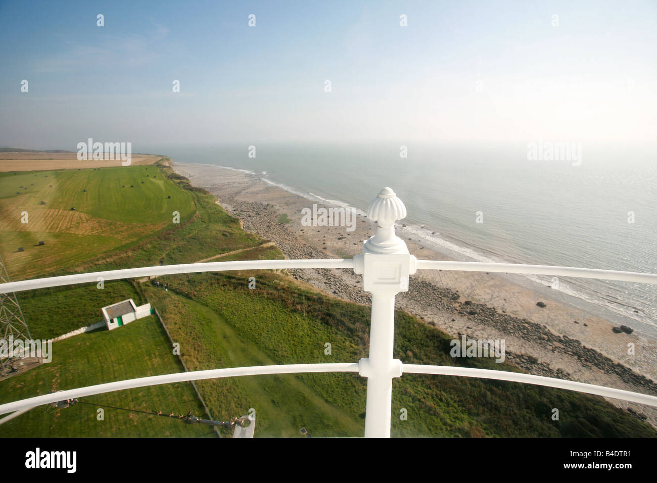 Vue aérienne de la côte du Glamorgan patrimoine millénaire de la falaise à pied et canal de Bristol de Nash Point Lighthouse Banque D'Images