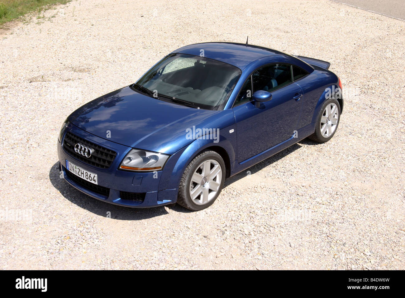 Voiture, Audi TT 3.2, coupé, roadster, l'année de modèle 2003-, bleu,  debout, à la défense, la diagonale de l'avant/oben Photo Stock - Alamy