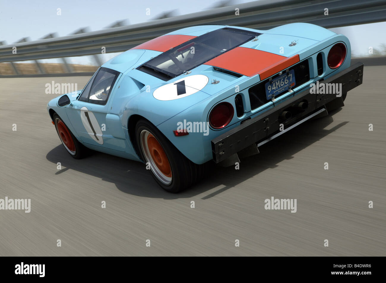 Voiture, Ford GT 40, Predotype, année modèle 2003, bleu/orange , roadster, coupé/cabriolet, conduite, race track, piste d'essai, à partir de la diagonale Banque D'Images