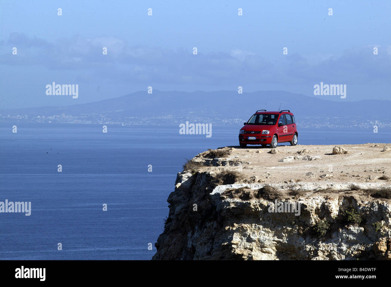 Voiture, Fiat Panda, Miniapprox.s, Limousine, l'année de modèle 2003-, rouge, debout, à la défense, la diagonale de l'avant, vue frontale, sid Banque D'Images