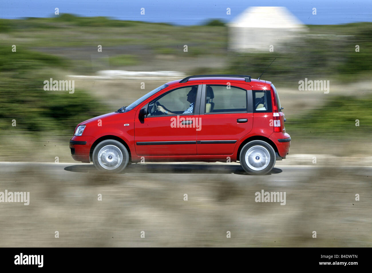 Voiture, Fiat Panda, Miniapprox.s, Limousine, l'année de modèle 2003-, rouge, conduite, side view, country road Banque D'Images