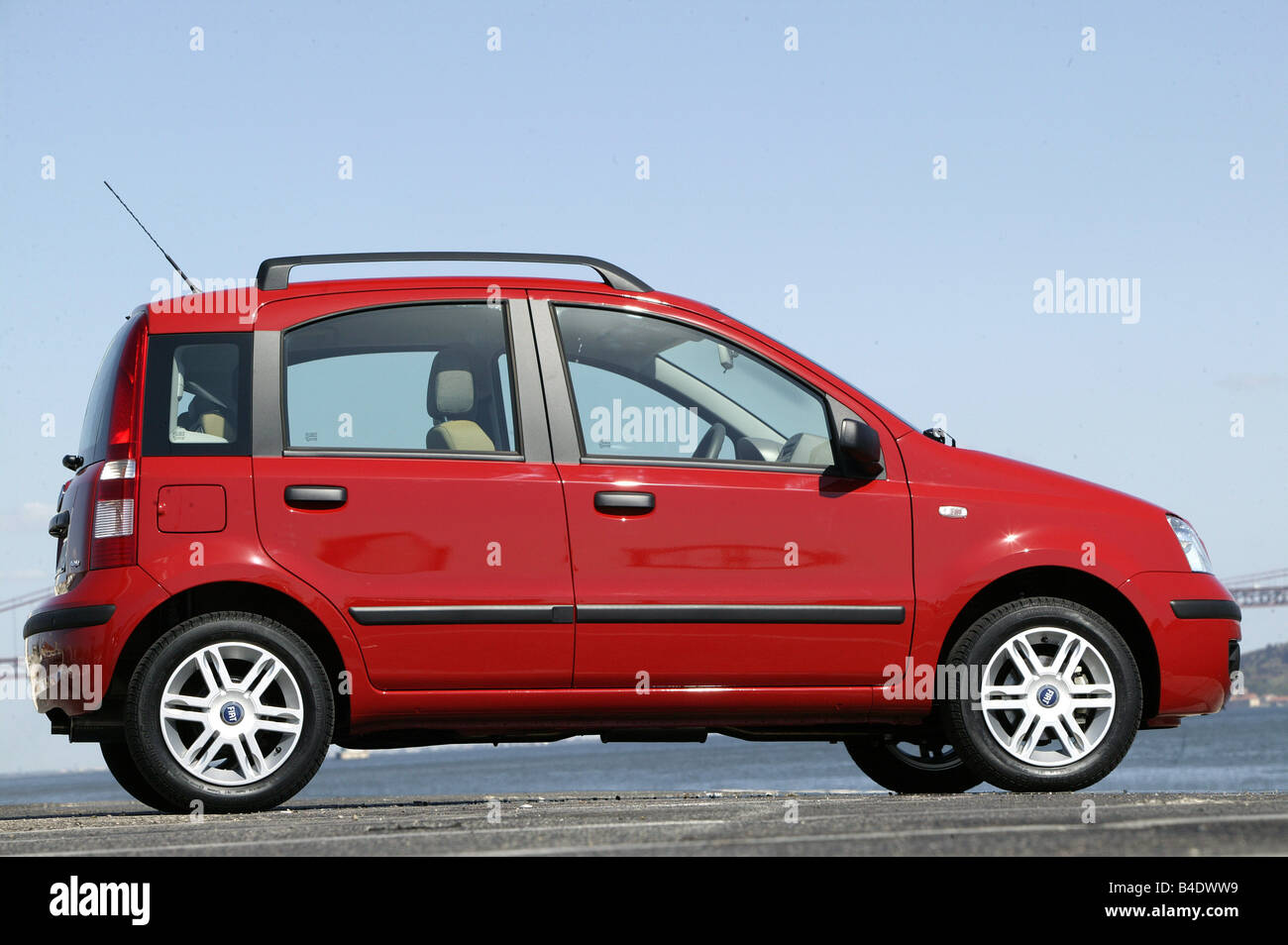 Voiture, Fiat Panda, Miniapprox.s, Limousine, l'année de modèle 2003-, rouge, debout, à la défense, side view Banque D'Images