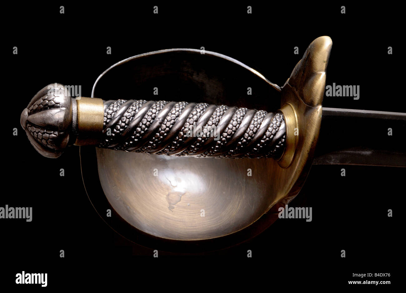 Pommeau hilt Sword lame et manche noir plus isolés Banque D'Images