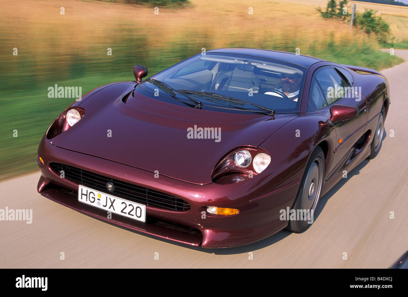 Voiture, Jaguar XJ 220, l'année de modèle 1994, vin-rouge-métalliques, coupé/cabriolet, roadster, la conduite, la diagonale de l'avant, vue frontale, c Banque D'Images
