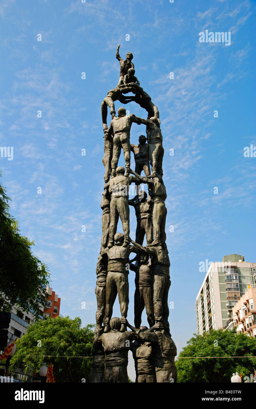 Un monument de castellers sur la Rambla Nova, à Tarragone, Catalogne, Espagne Banque D'Images