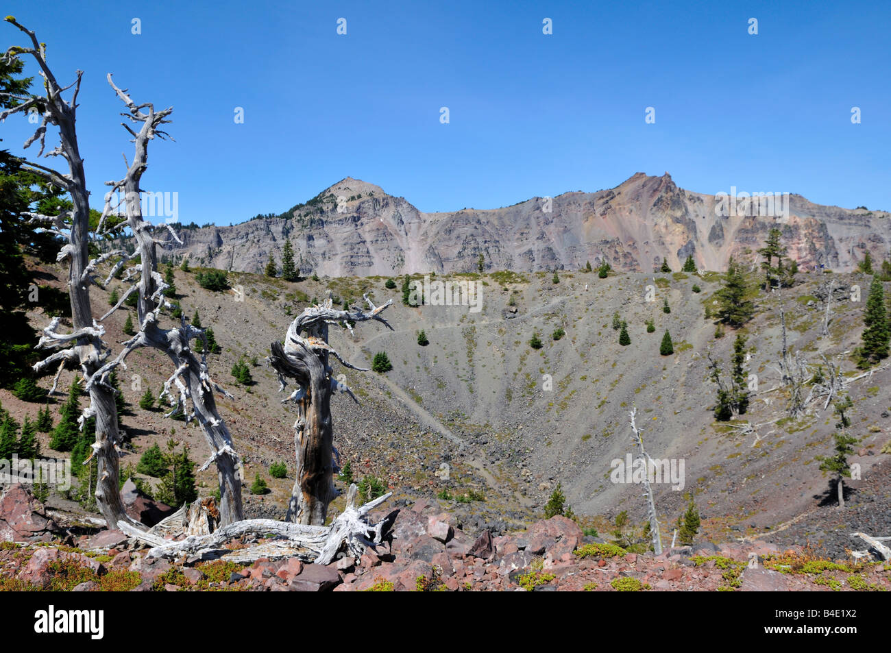 Le chaudron de la Sorcière, un petit cratère sur haut de l'île de l'Assistant. Le Crater Lake National Park, Oregon, USA. Banque D'Images