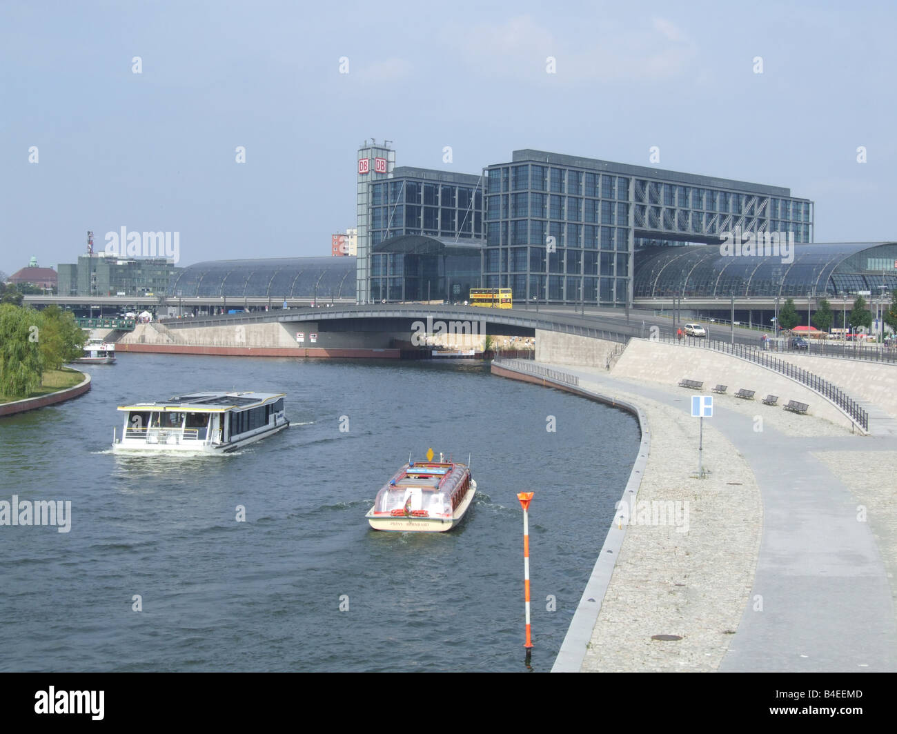 La gare centrale Hauptbahnhof Berlin en Allemagne Photo Stock Alamy