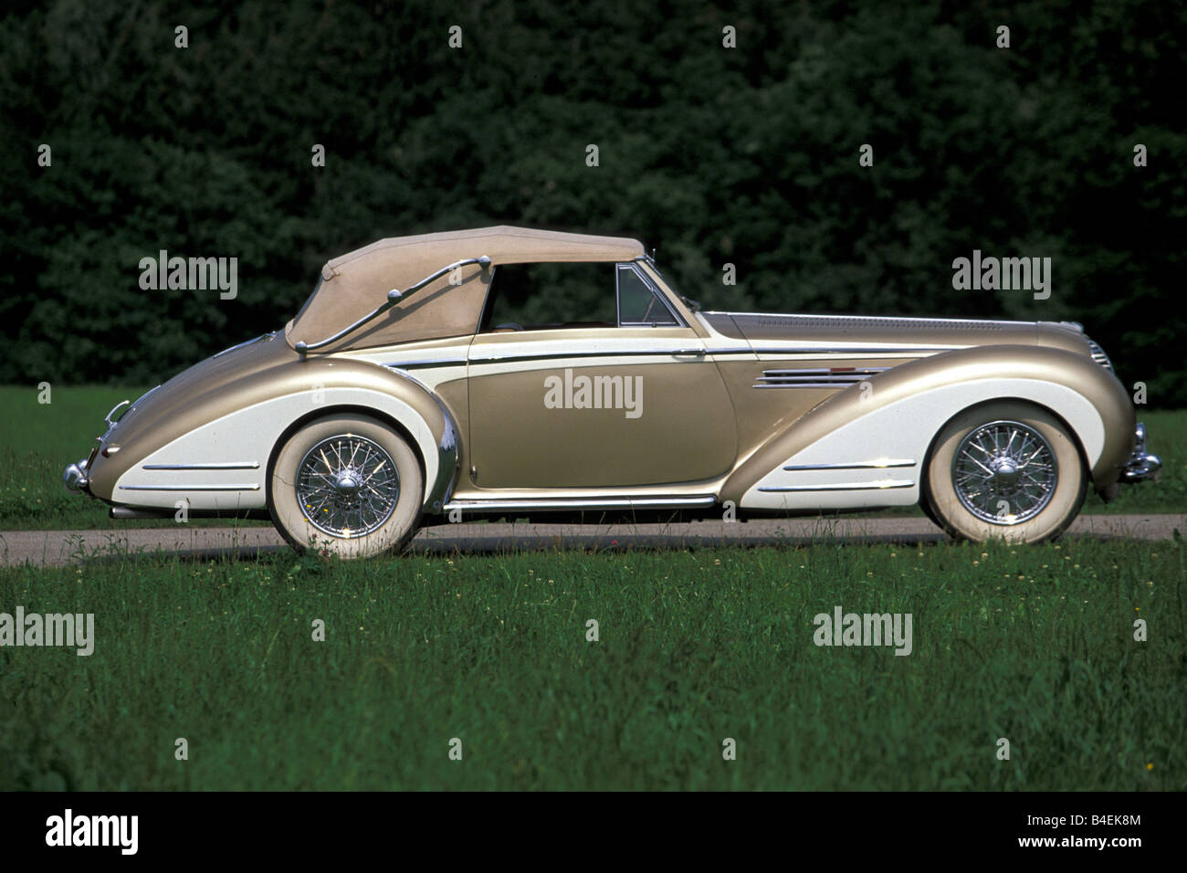 Voiture, Delahaye 135 M Henri Chapron, l'année de modèle 1948, vintage, voiture décapotable, fermé, 1940, mi quarantaine, debout, vue de côté Banque D'Images