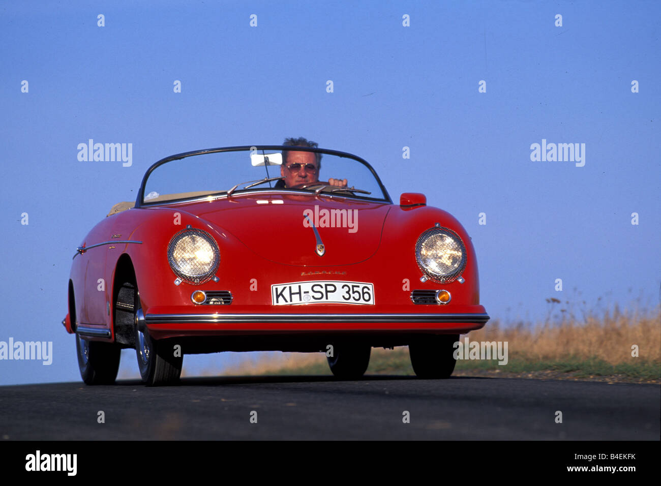 Voiture, Porsche 356 Carrera UN Speedster, année modèle 1955-1958, cabriolet, rouge, capote, ouvrir, voiture d'époque, années 50, années 50 Banque D'Images