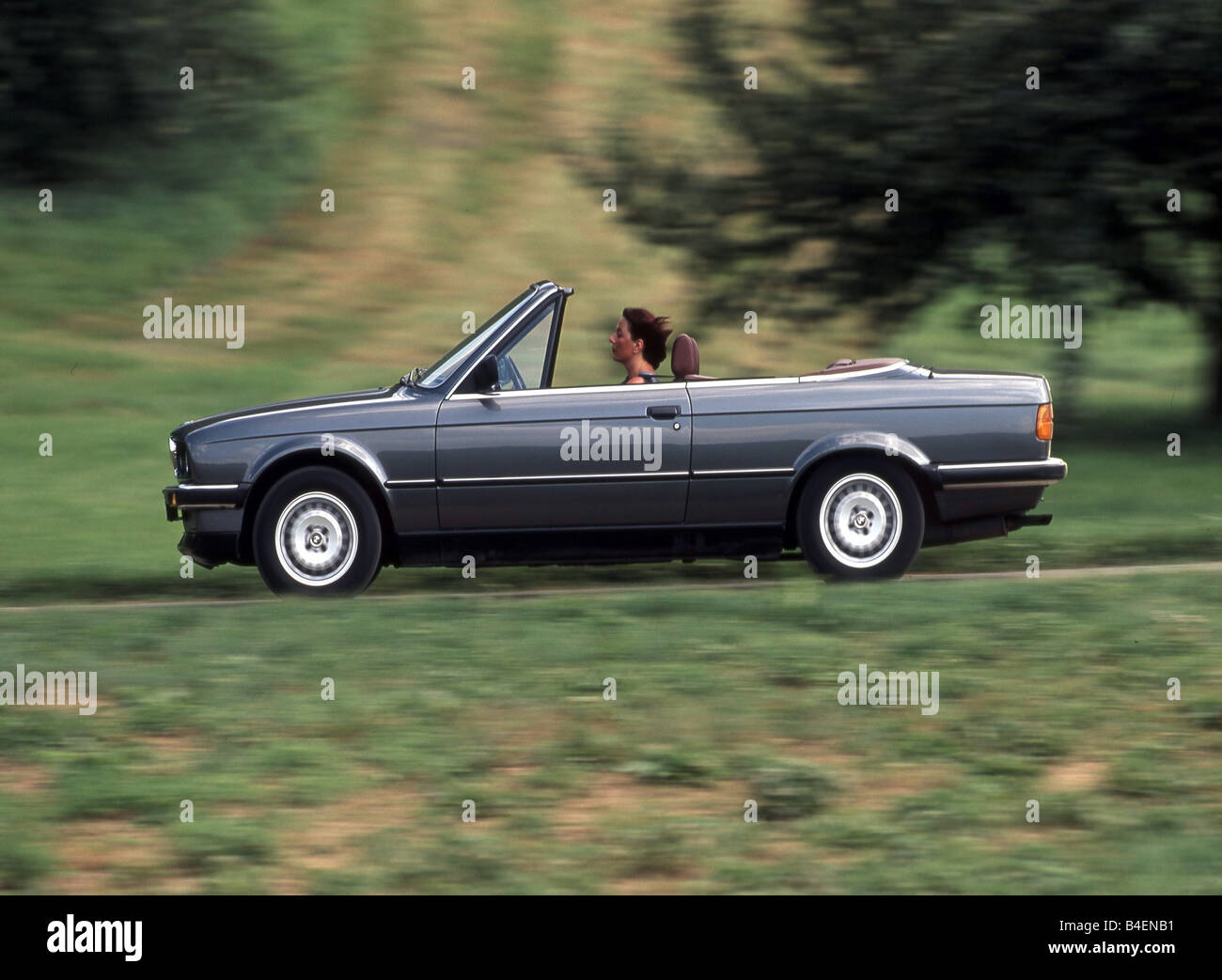 Voiture, 3er BMW décapotable, l'année de modèle 1985-1993, bleu ...