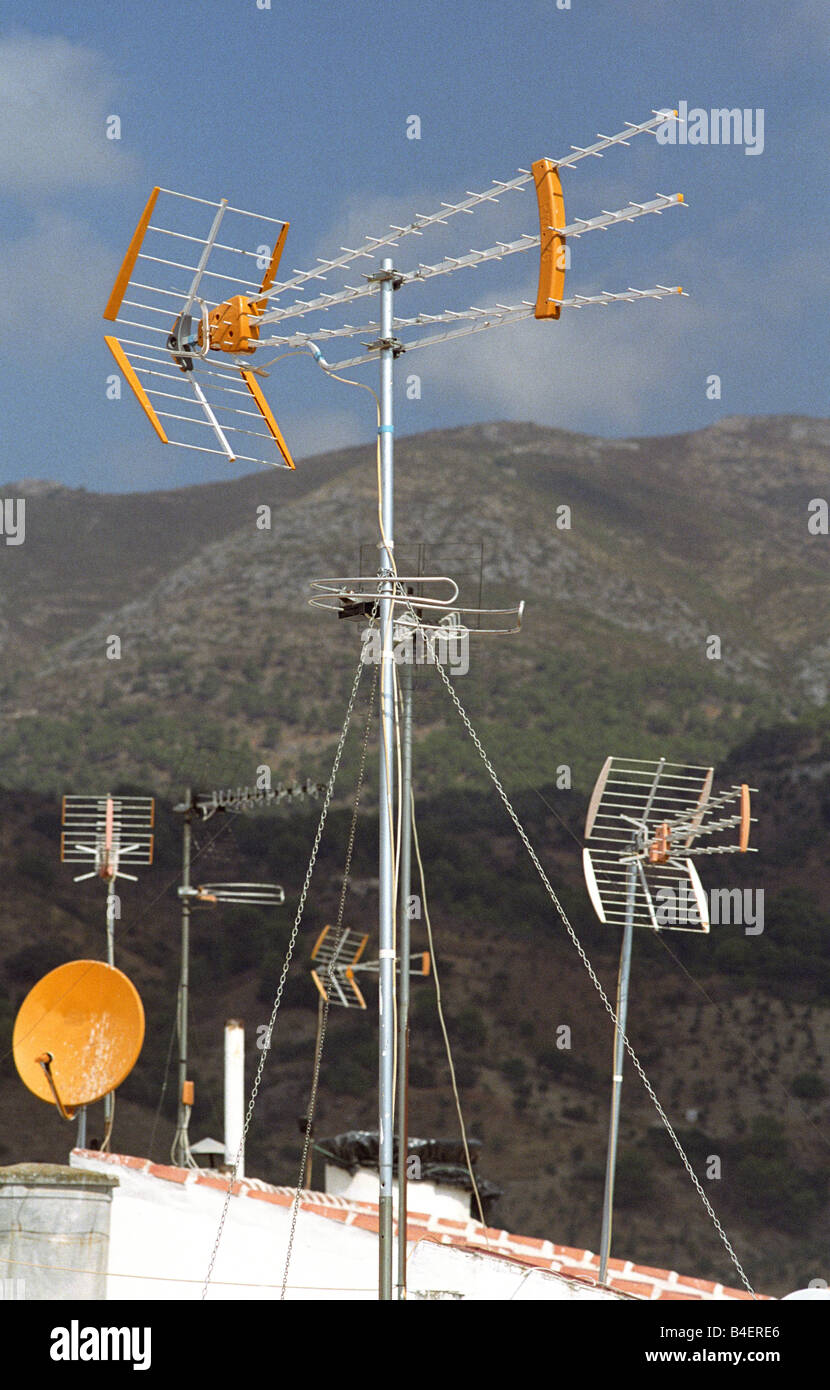 Antennes de télévision sur le toit d'une maison en Andalicia Espagne Banque D'Images