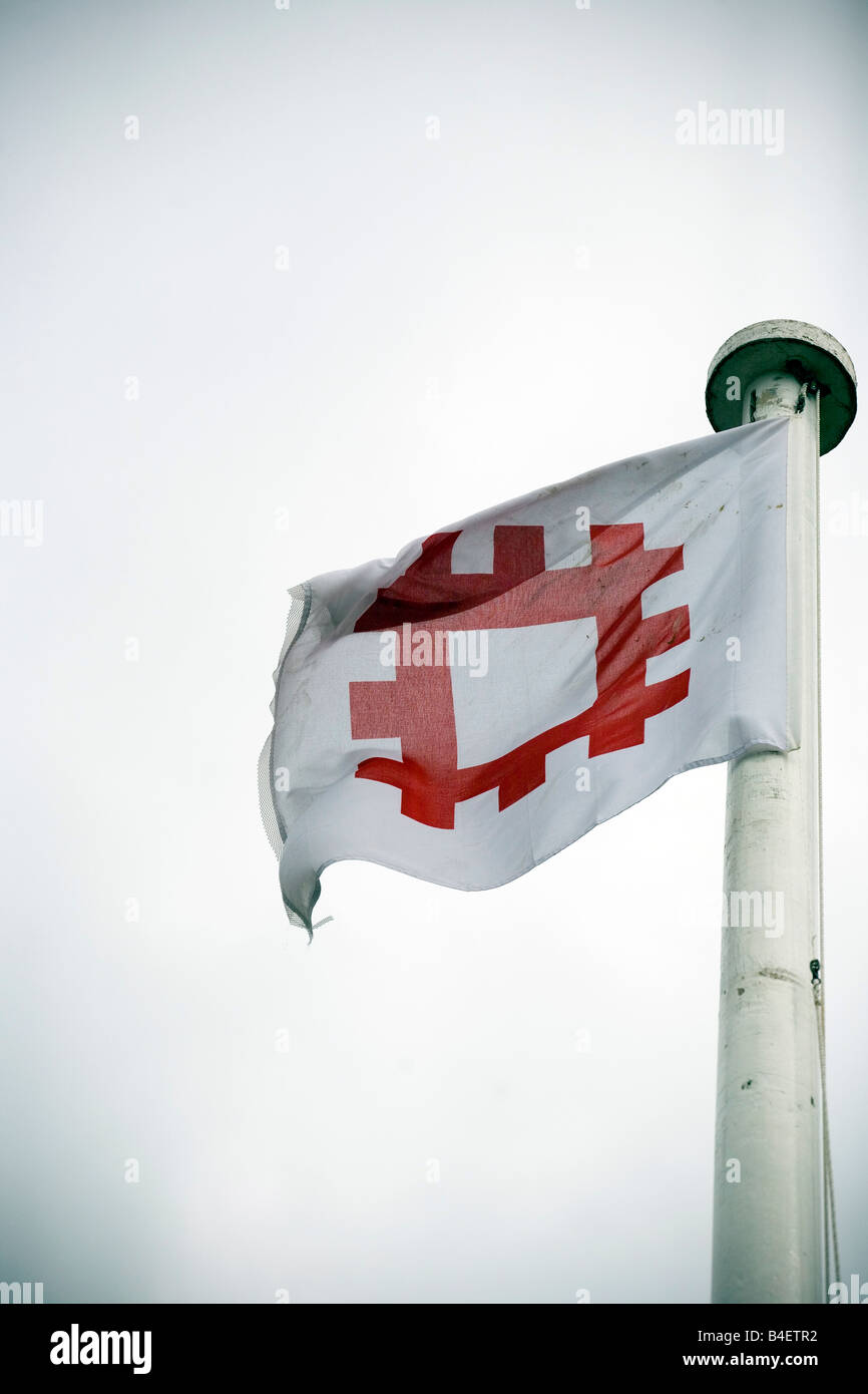 Anglais St George's flag flying sur château de Deal en Côte du Kent Banque D'Images