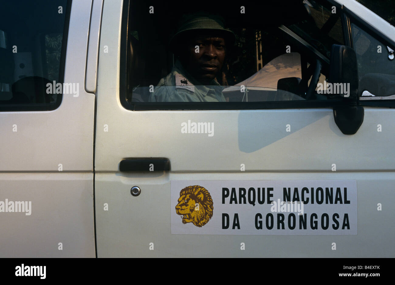 Un ranger au Parc National Gorongosa au Mozambique. Banque D'Images