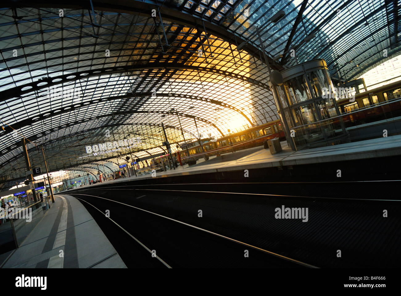La gare centrale "Hauptbahnhof" gare, Berlin, Allemagne Banque D'Images
