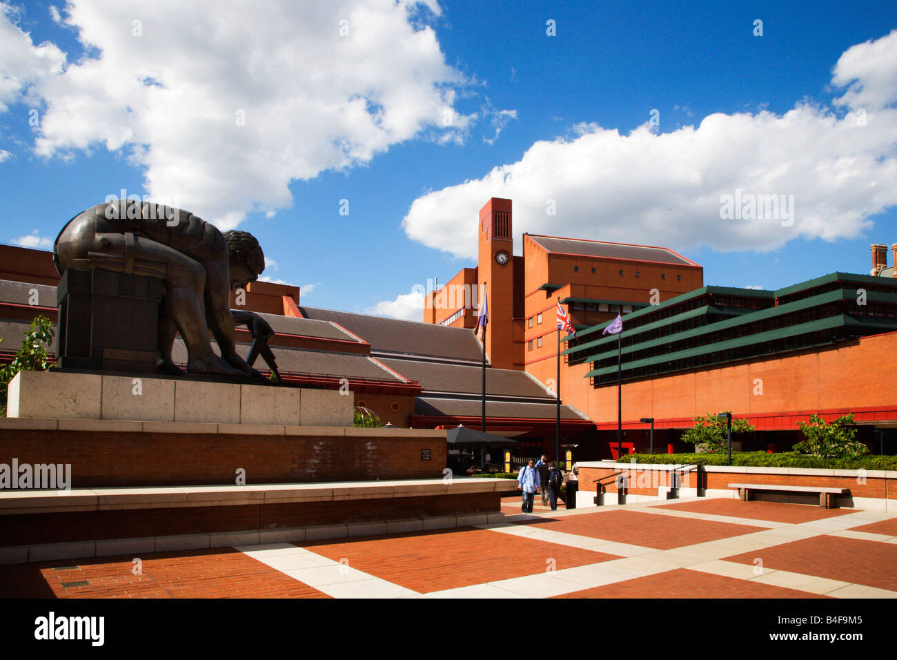 Statue de Newton à la British Library Londres Angleterre Banque D'Images