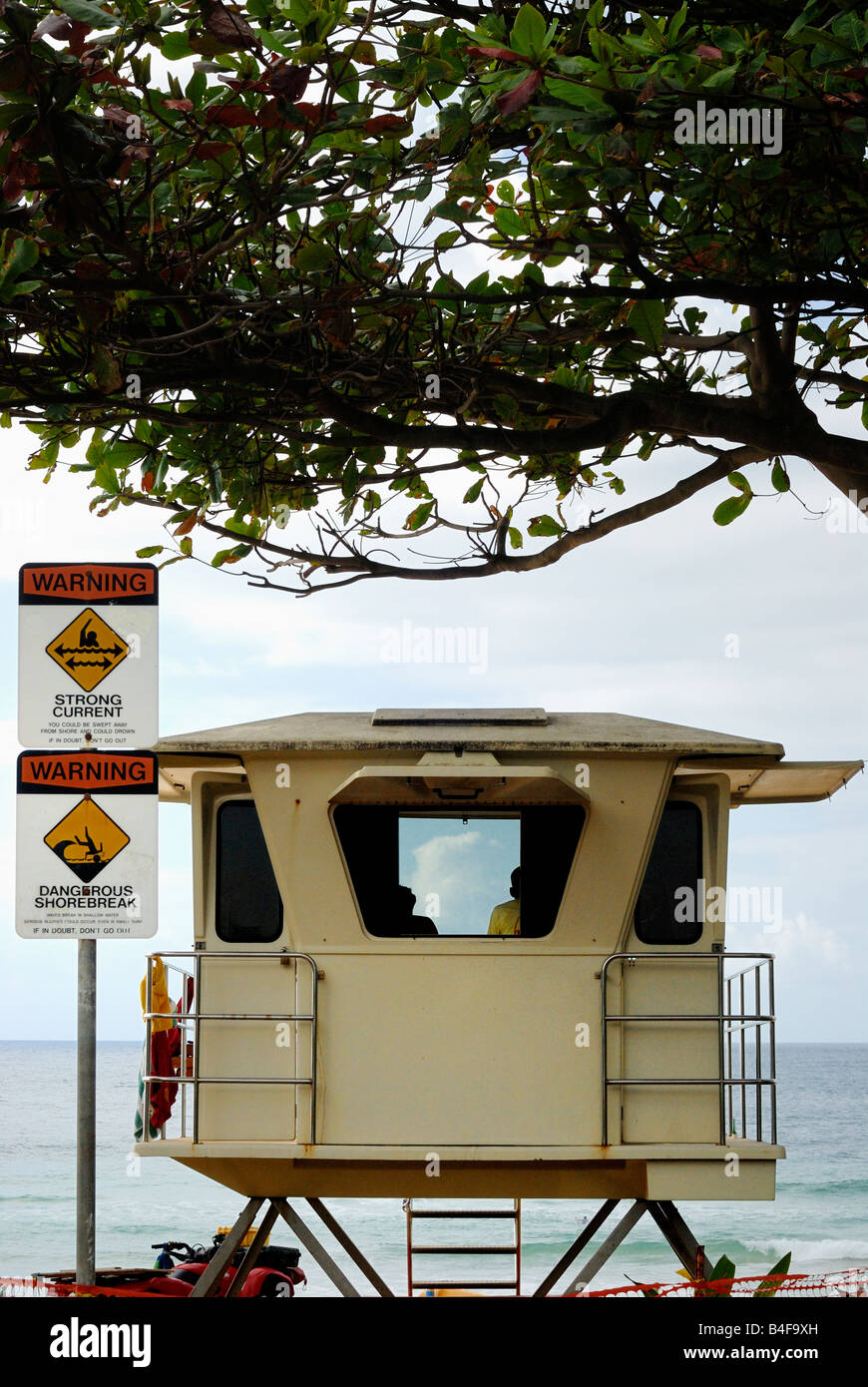 Lifeguard station sur Sunset Beach d'Oahu Hawaii Northshore Banque D'Images
