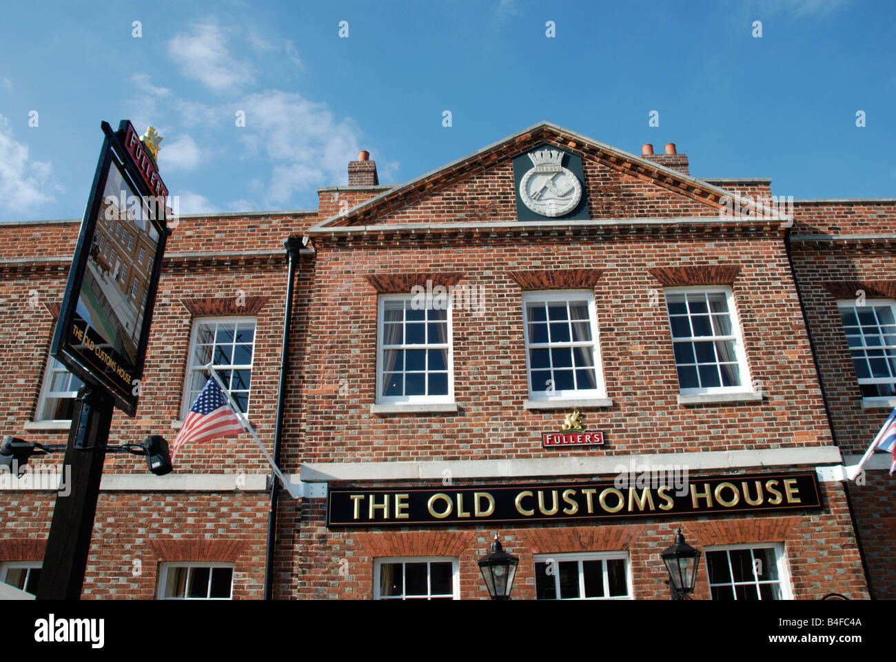 L'Ancienne Douane pub à GUNWHARF QUAYS Portsmouth Hampshire Angleterre Banque D'Images