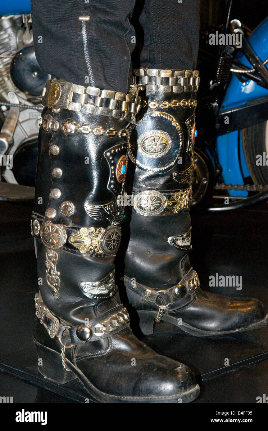 Bottes de moto style allemand à l'affiche au Musée Harley-Davidson à  Milwaukee, Wisconsin, USA Photo Stock - Alamy