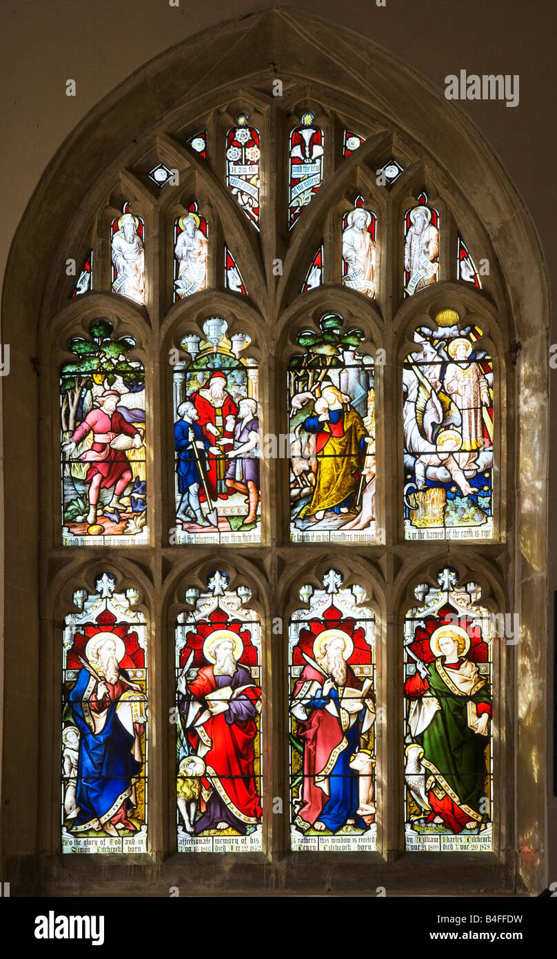 Vitrail dans l'église du village typiquement anglais de tous les Saint's Church, tous Cannings, Wiltshire, Angleterre, Gréa Banque D'Images