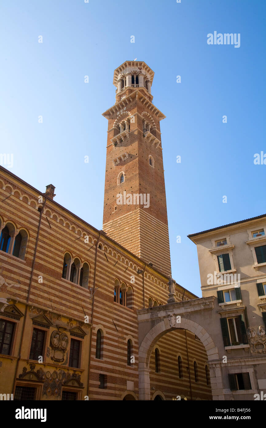 Torre dei Lamberti tower Verona Italie Banque D'Images