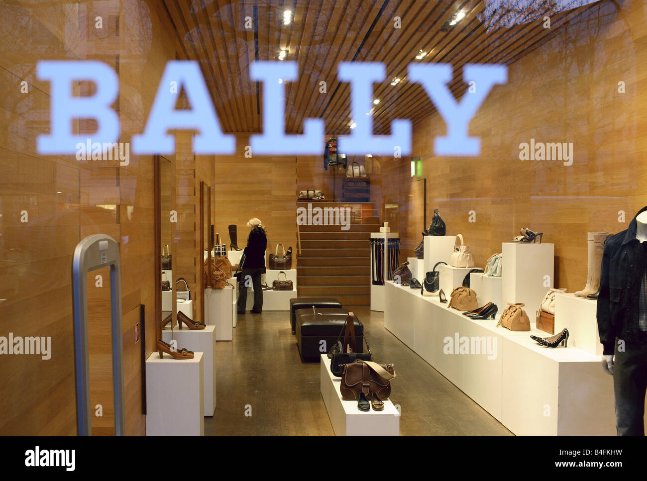 Bally store Banque de photographies et d'images à haute résolution - Alamy