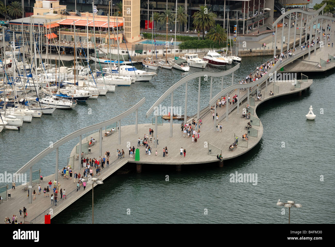 Vue aérienne du pont sur le Port Vell à Barcelone, Espagne Banque D'Images