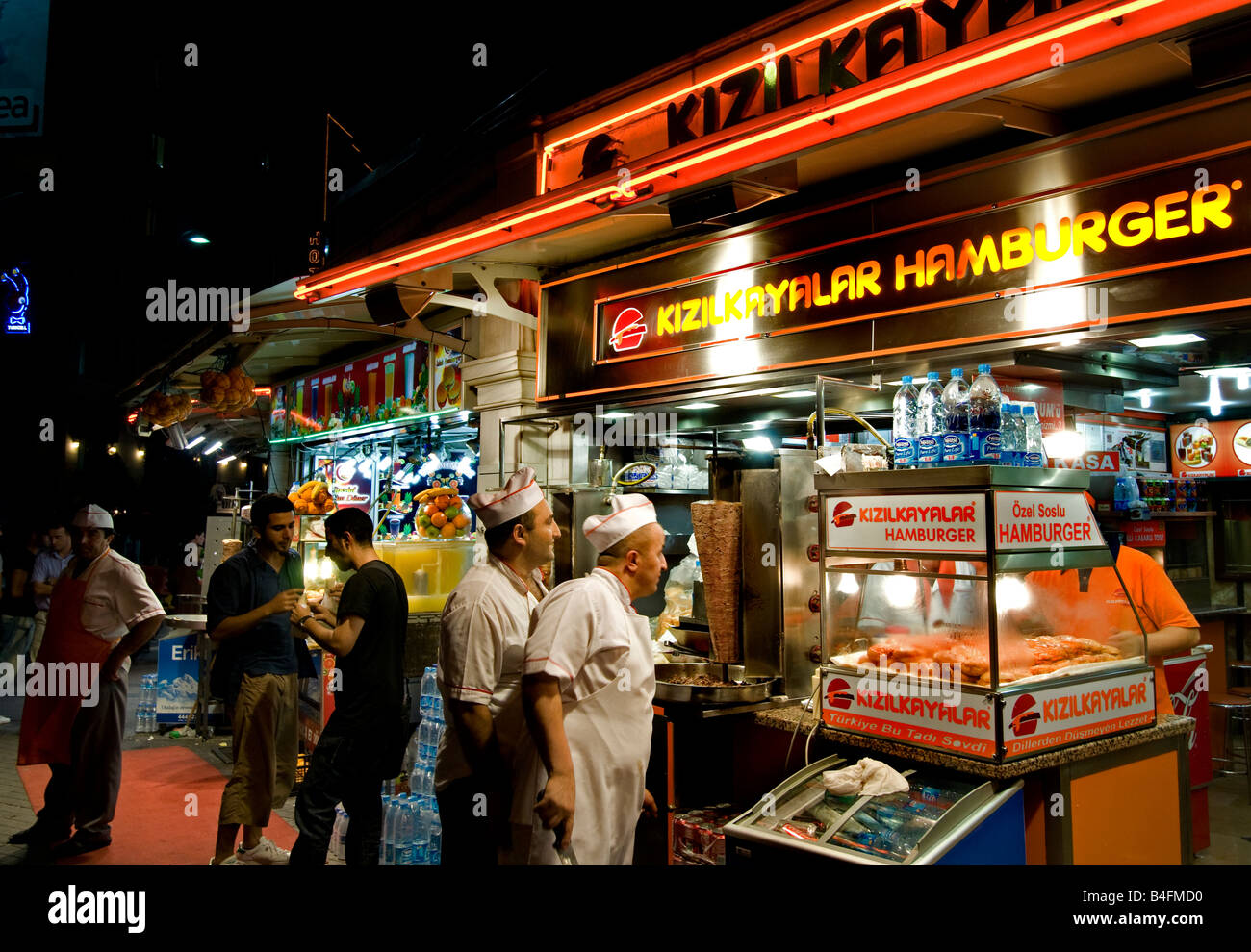 La Place Taksim Istanbul Istiklal Caddesi Beyoglu shopping street trimestre snack-bar bistro restaurant dîner Banque D'Images