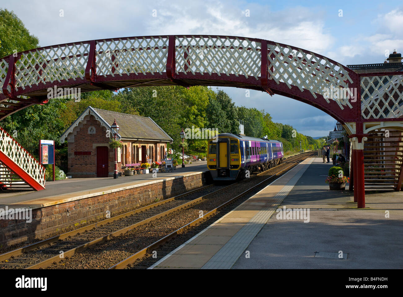 Appleby Train arrivant en gare, sur la ligne Settle-Carlisle, Eden Valley, Cumbria, Angleterre, Royaume-Uni Banque D'Images