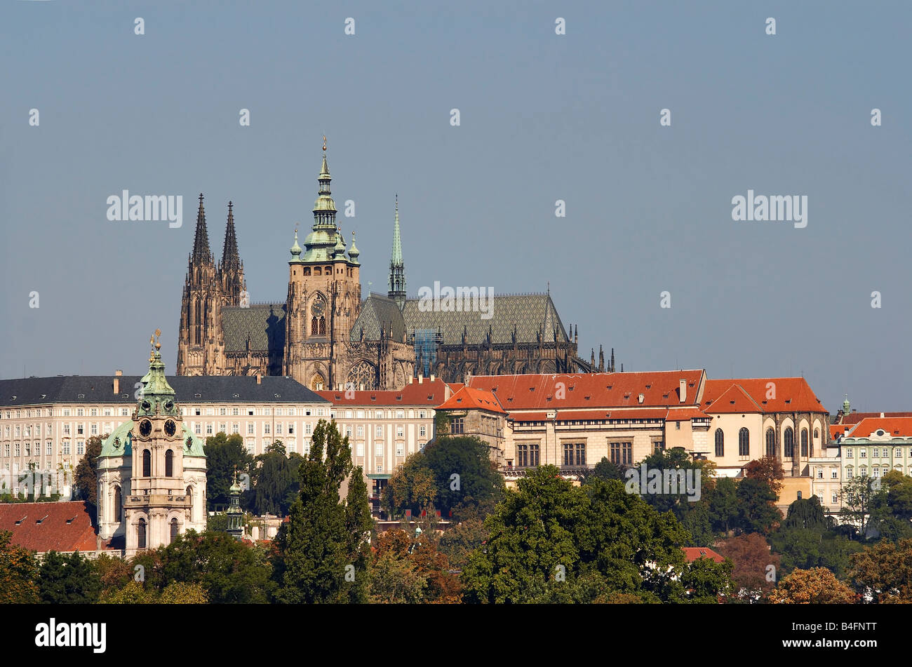Cathédrale de St Vitus sur le château de Prague la monumentale église gothique et la cathédrale de couronnement des souverains de Bohême Banque D'Images