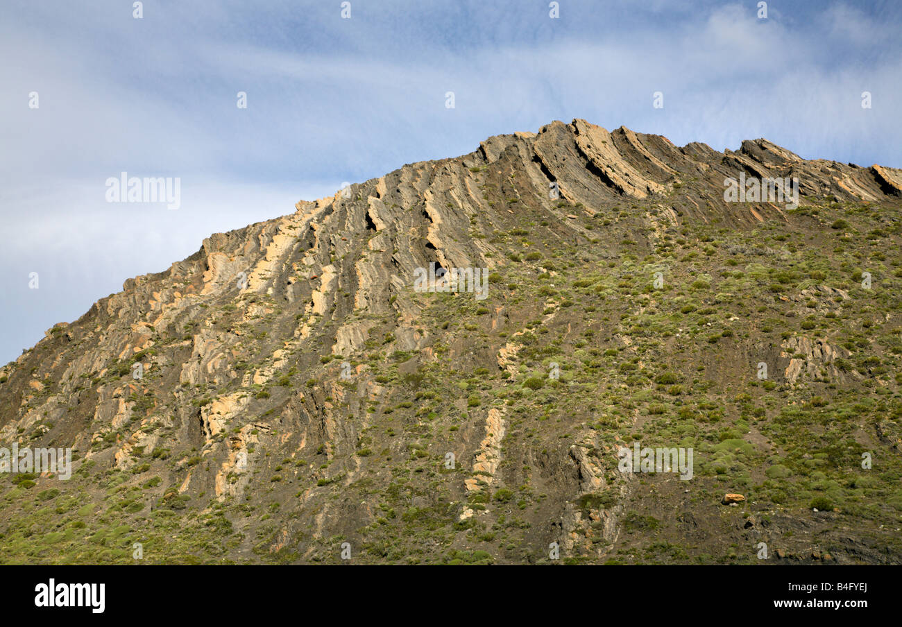 Couches de rochers montrant l'érosion différentielle, Parc National Torres del Paine, Chili Banque D'Images