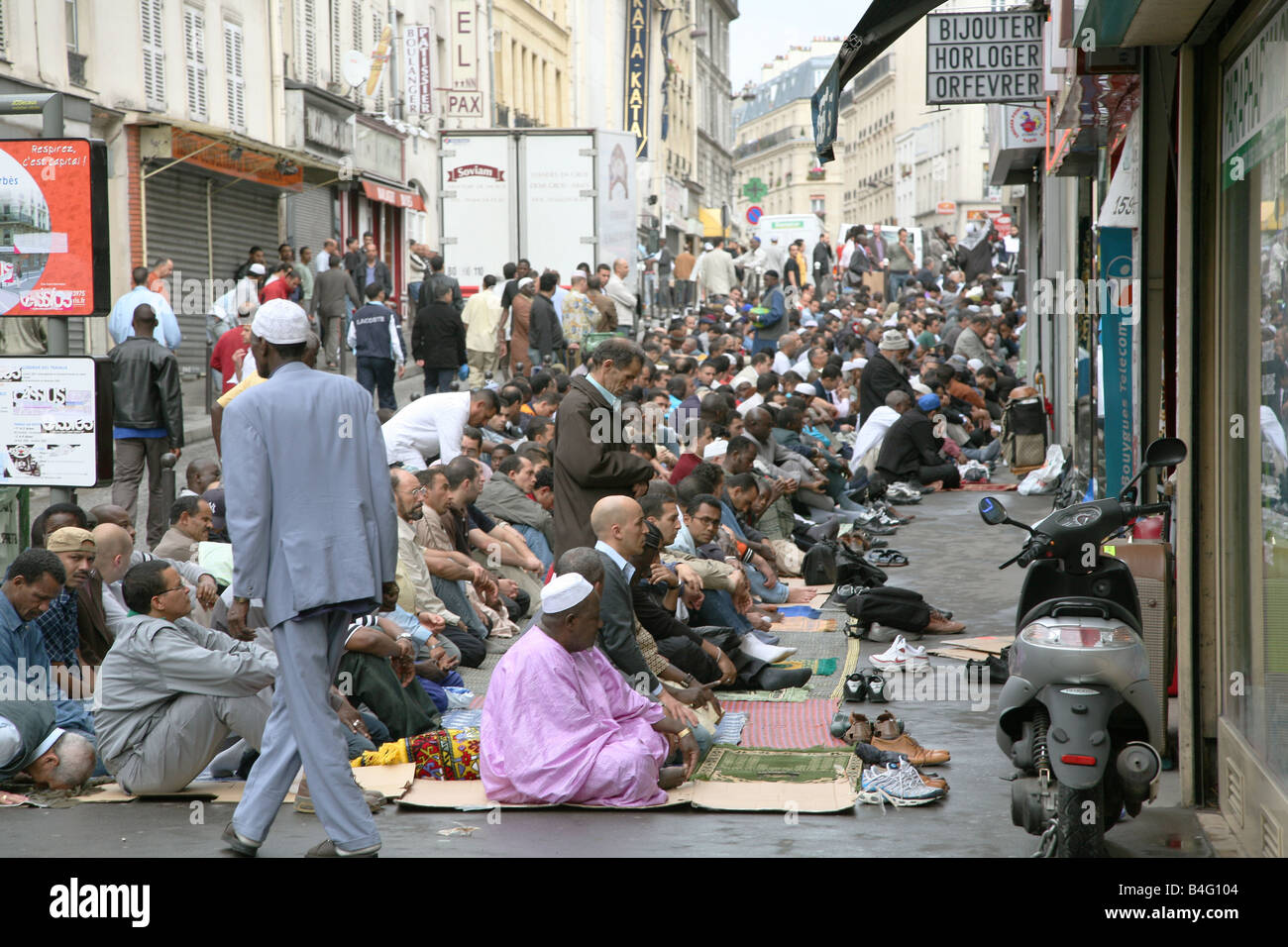 Le Boulevard des barbes, Paris, France, les Musulmans s