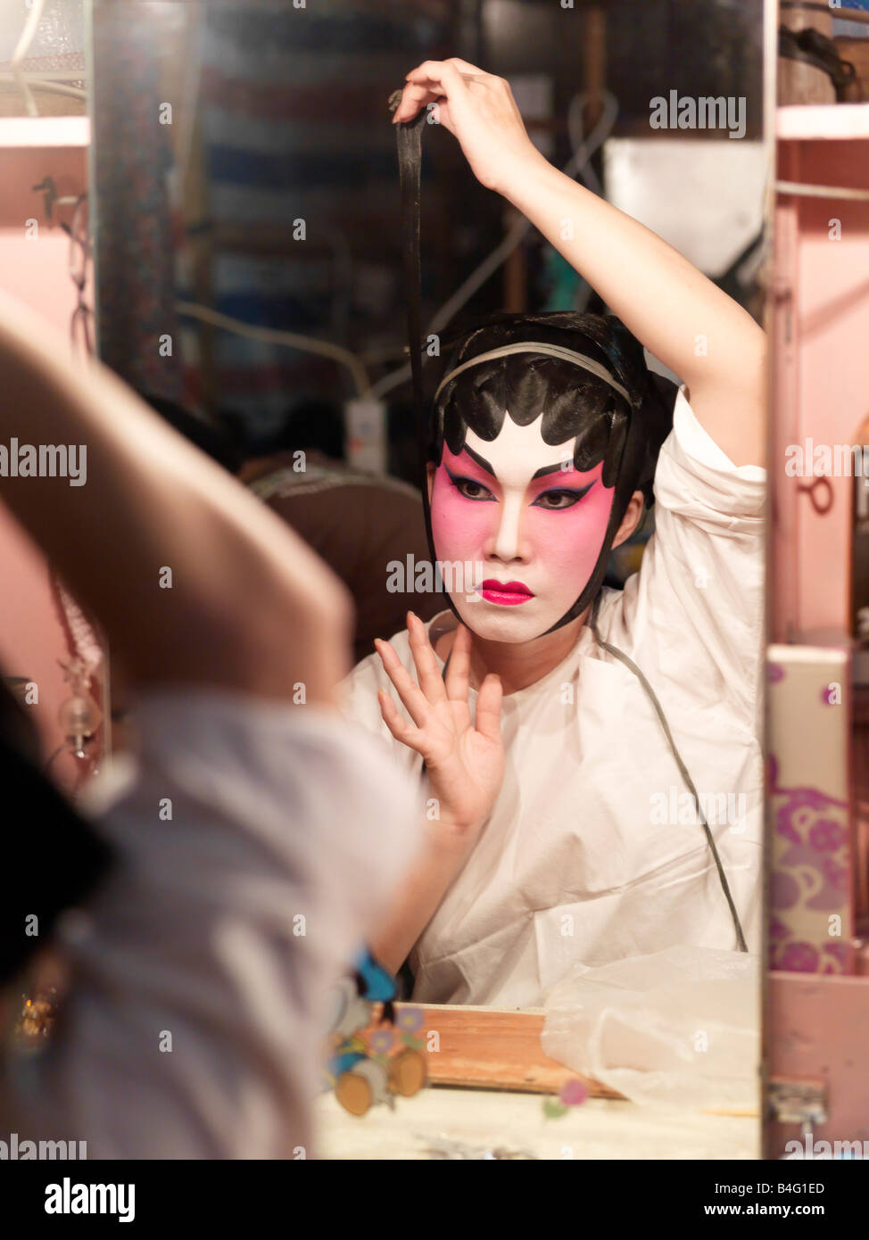 Un artiste d'opéra chinois se prépare à une performance à l'un Ma Temple Festival à Macao. Banque D'Images