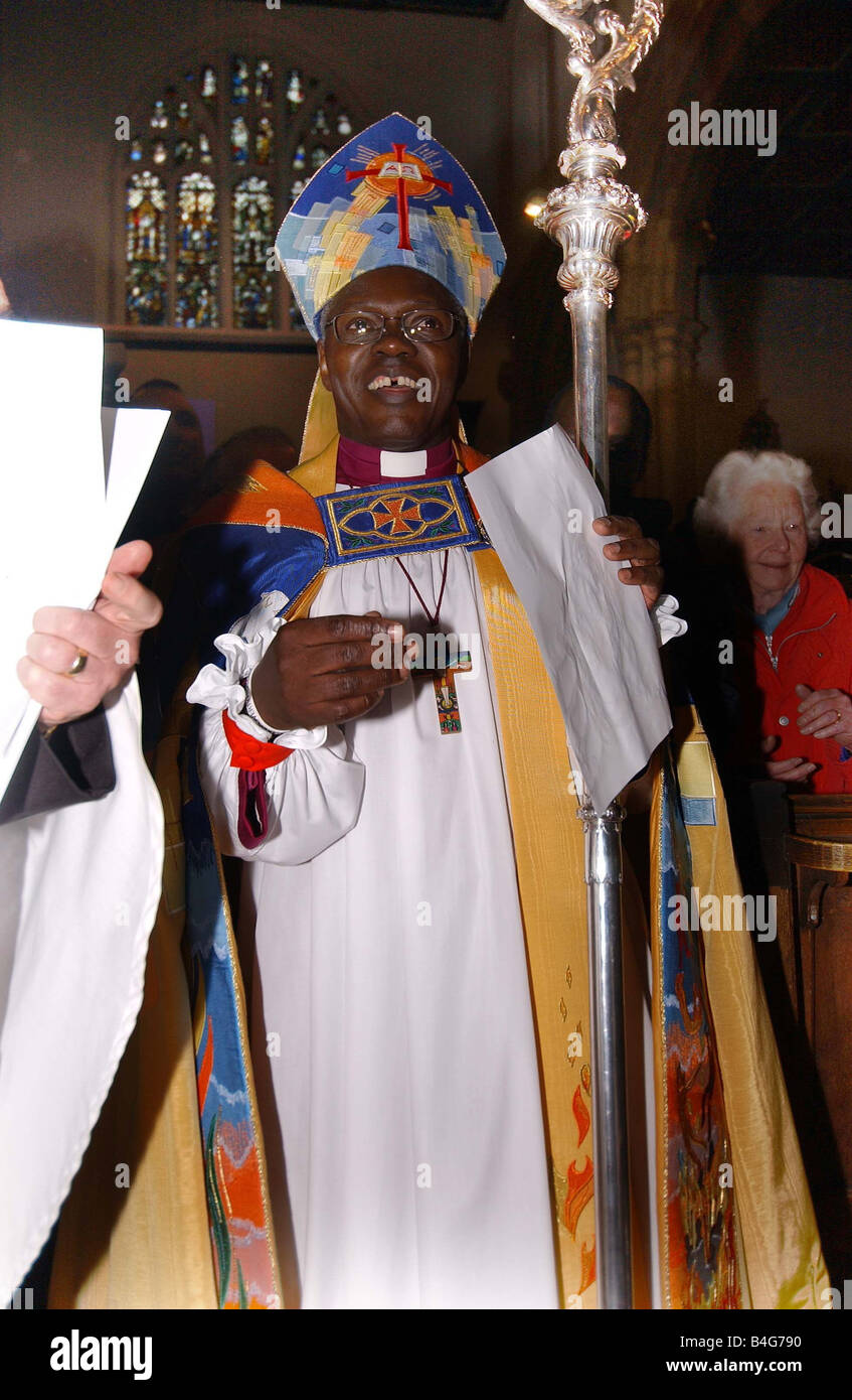 Le Dr John Sentamu arrivant à York Ministre où il a été confirmé que le nouvel archevêque de York Novembre 2005 Banque D'Images