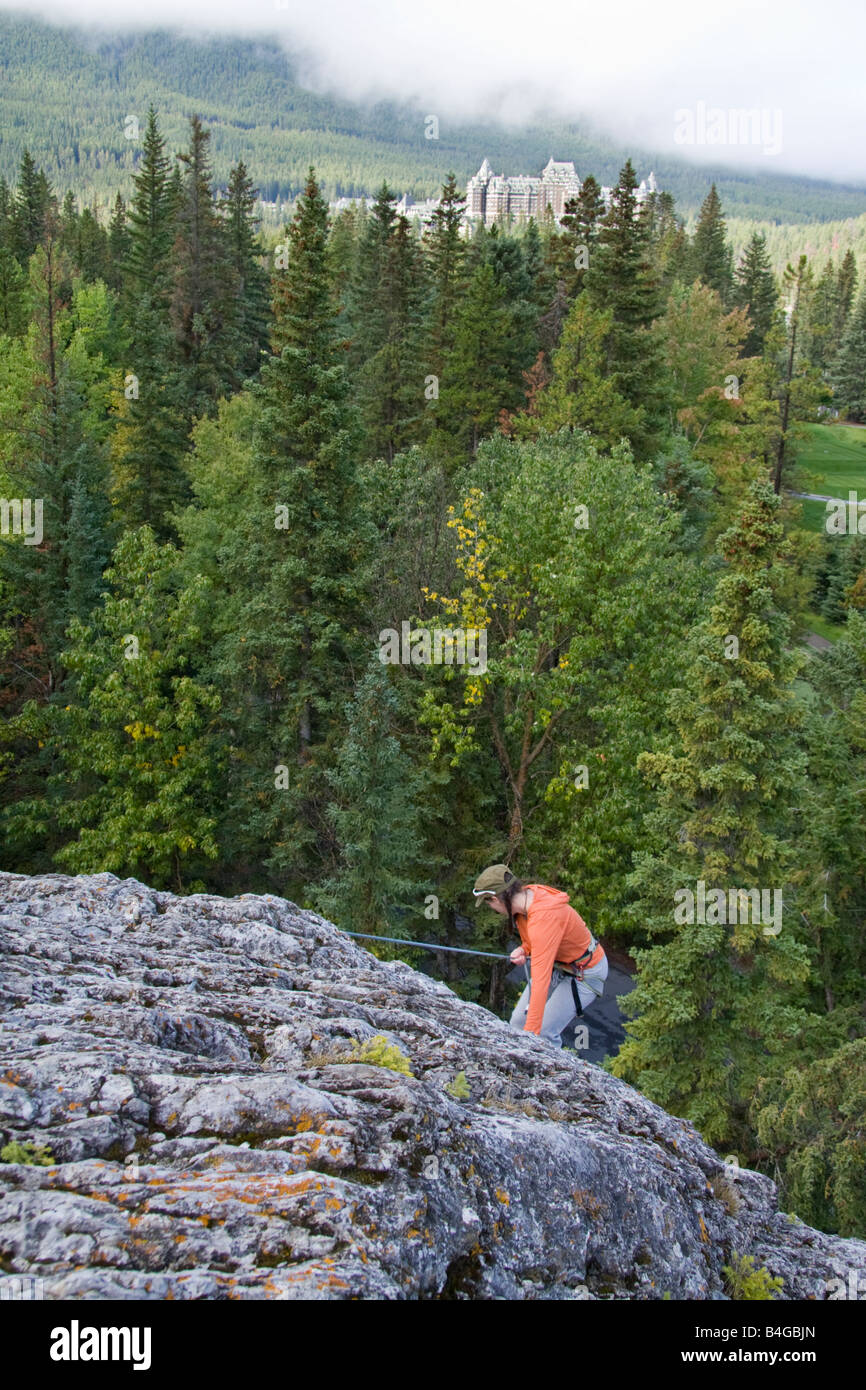 La descente en rappel de Cascade Mountain - Banff, Alberta, Canada Banque D'Images