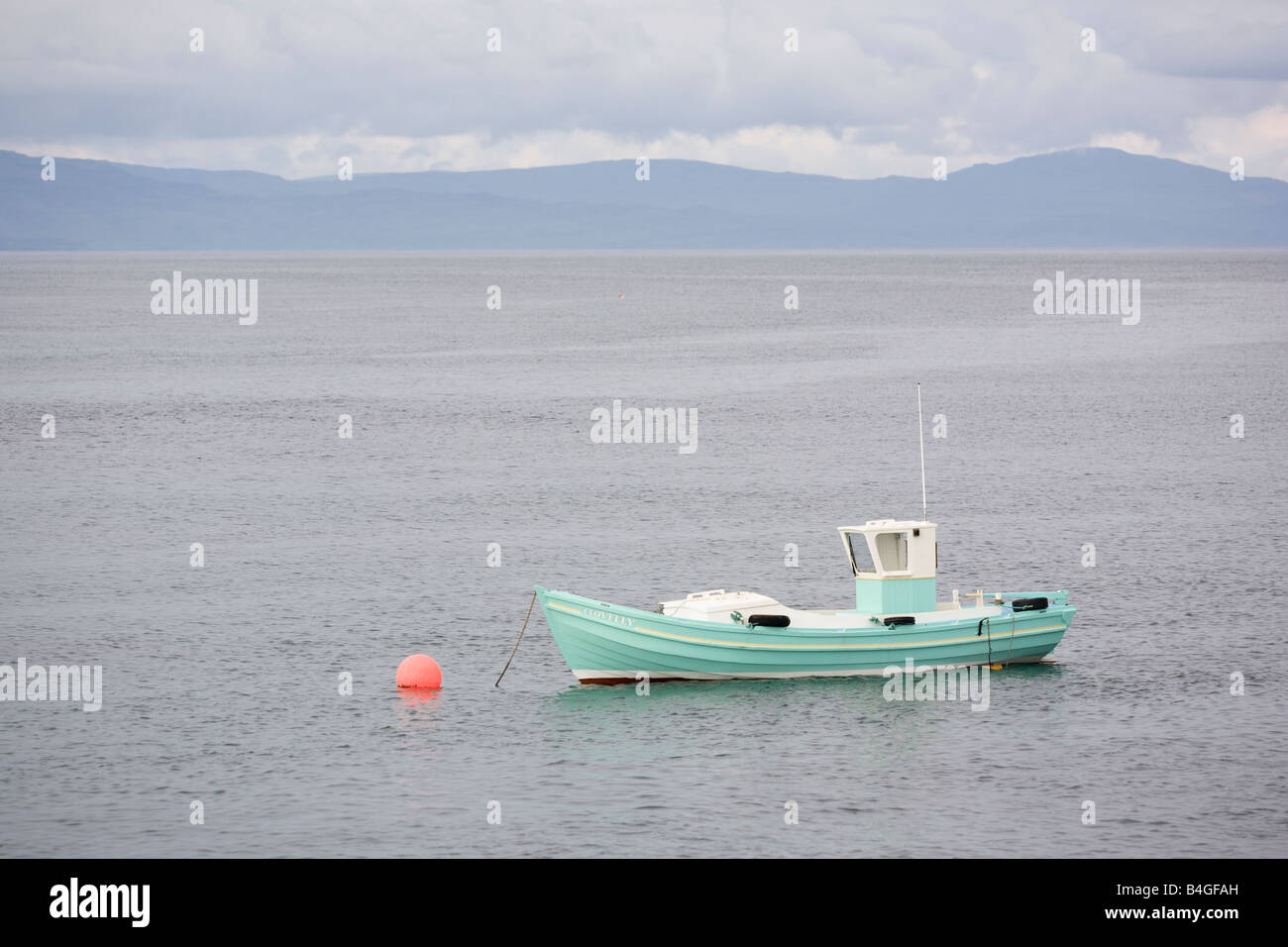 Bateau amarré dans le son d'Iona Mull Banque D'Images