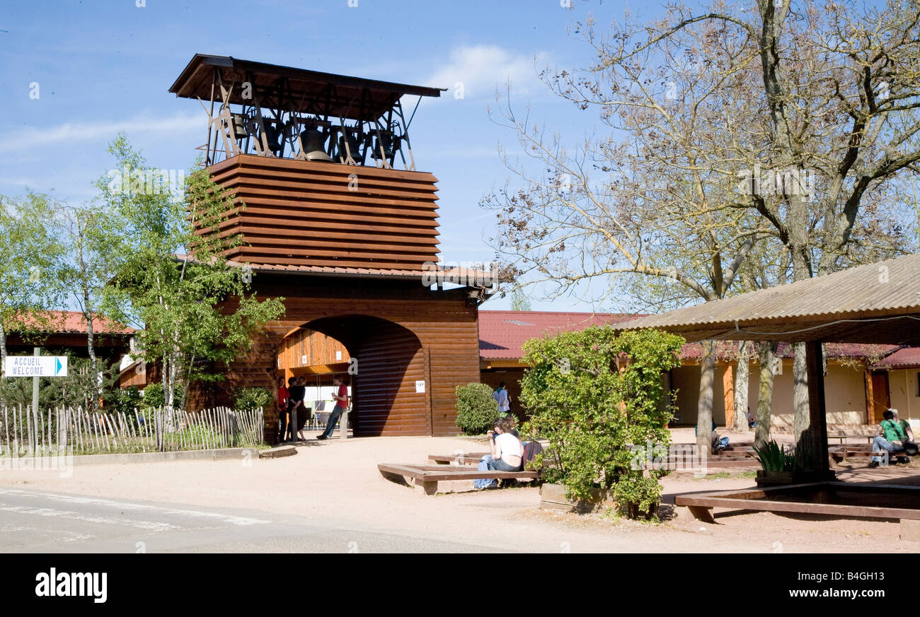 Taizé, Communauté de Taizé (Communauté de Taizé), Glockentor von Außen Banque D'Images