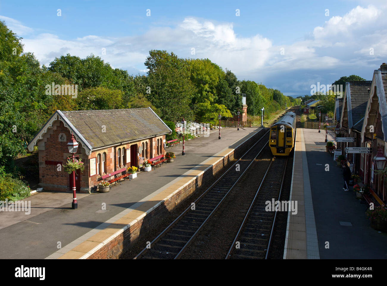 Appleby Train arrivant en gare, sur la ligne Settle-Carlisle, Eden Valley, Cumbria, Angleterre, Royaume-Uni Banque D'Images