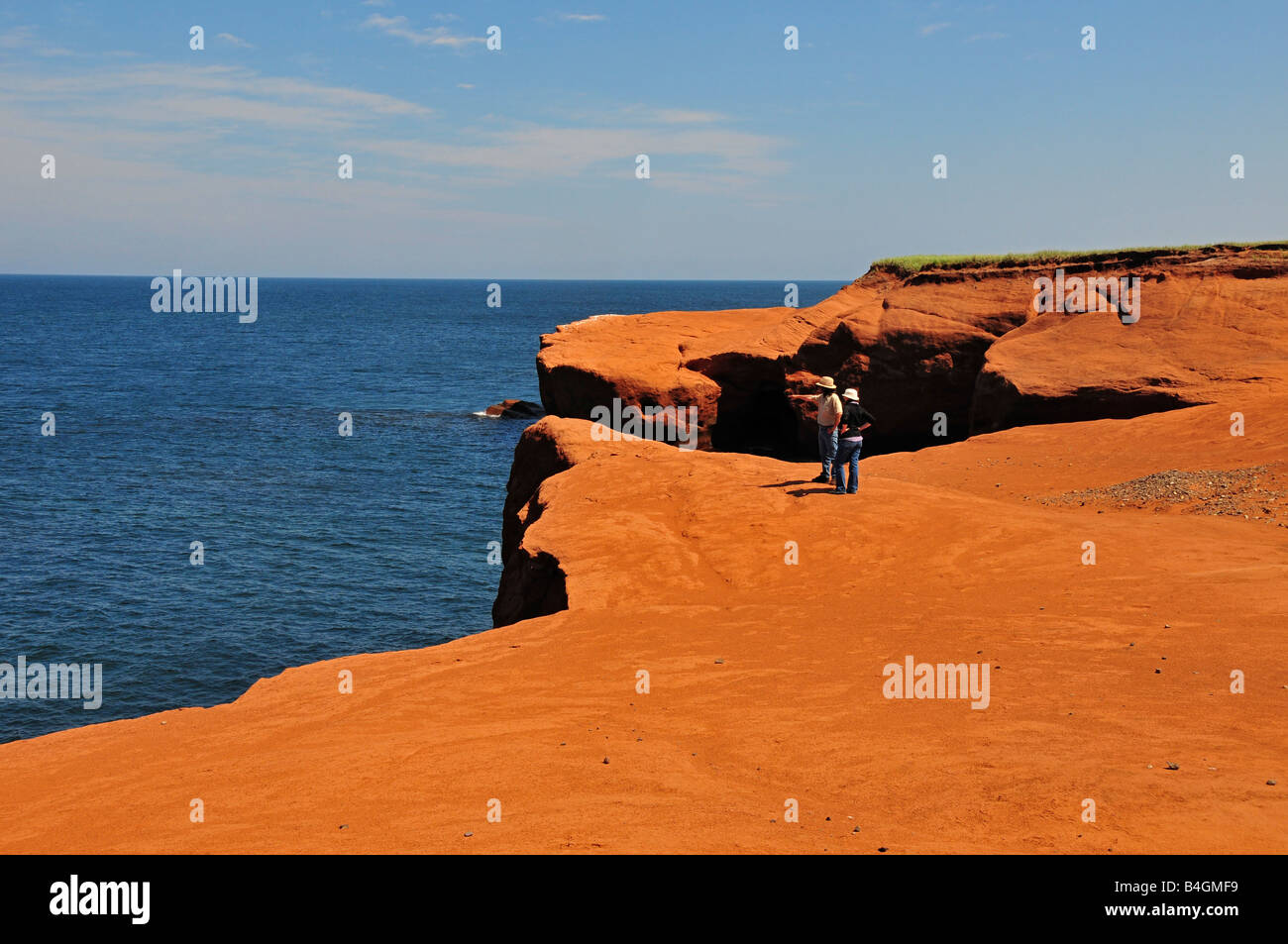 Les visiteurs d'observer la nature à belle anse Iles de la Madeleine Québec Canada Banque D'Images
